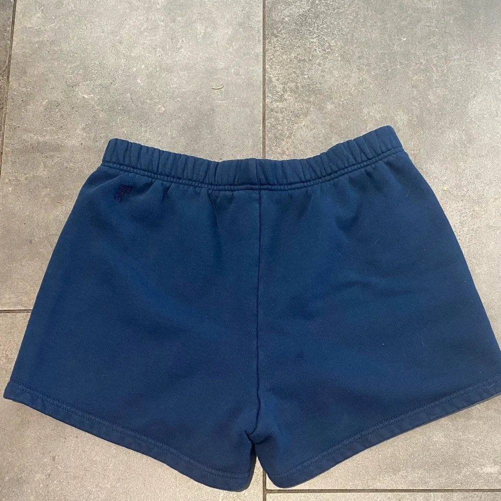 Aritzia tna cozy fleece perfect shorts - Picture 2 of 3